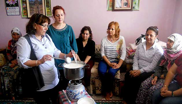 Erbeylili Kadnlar Pastrize Stten Peynir Yapt