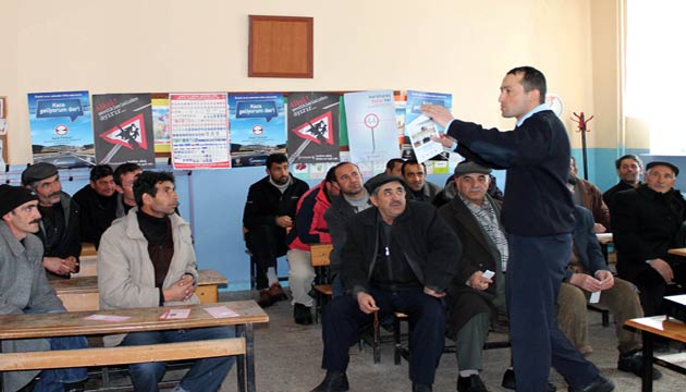 Emniyet, src eitimine traktr kullanclarndan balad