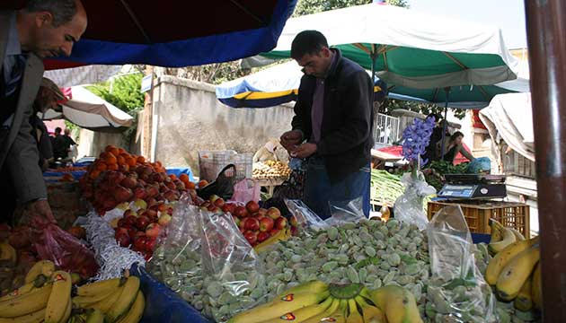 Aydnda Bahar Meyve Ve Sebzeleri Tezgahlardaki Yerlerini Ald