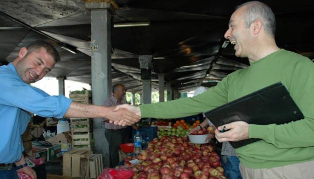 25 yldr ar pazar geziyor