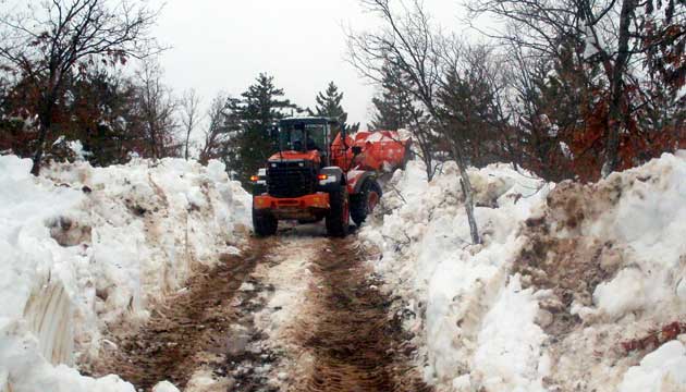 Kar nedeniyle a kalan 400 kei iin yolu atlar