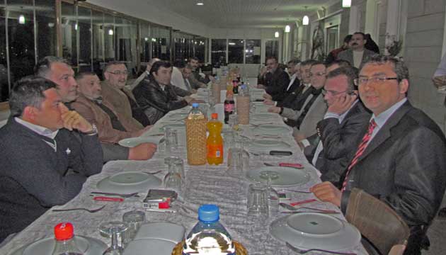 Tuz reticileri, birlik iin istiare toplantsnda bulutu