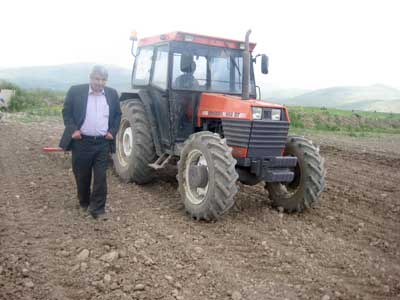 Organik hayvan pancar deneme ekimine baland