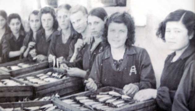 1928