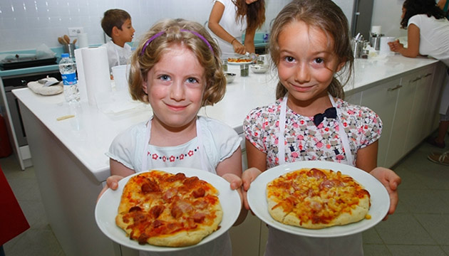 Lezzet Tutkunlar Ko niversitesi Cool-Cook Yemek Kursunda Buluuyor