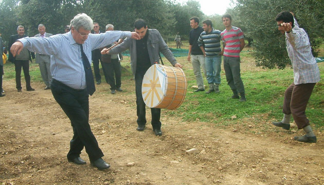 Makineli Hasata Davullu Zurnal Tantm