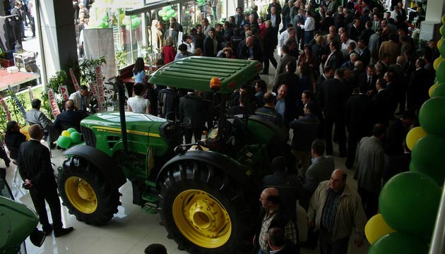 Stek John Deere Skede Hizmete Girdi