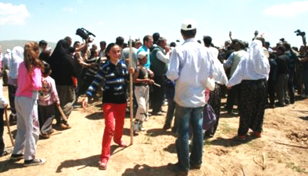 iftiler Arazilerine Zarar Veren l zel daresini Protesto Etti