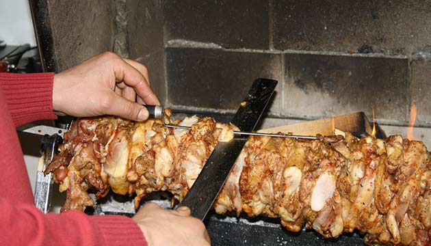 Tavuktan ca kebab, etin saltanatna gz dikti